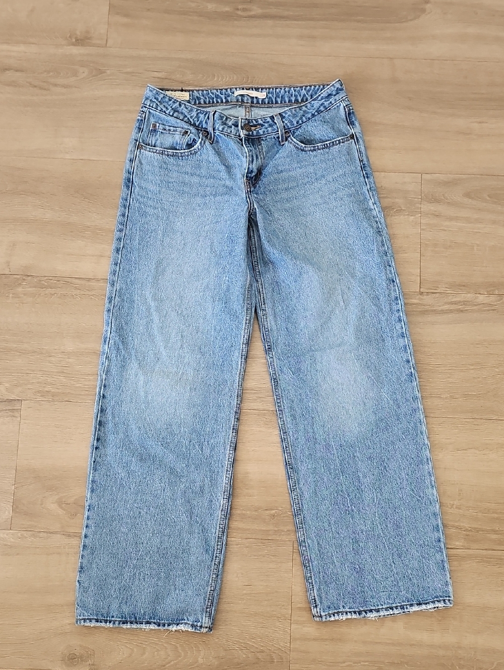 Levis Low Losse Wide Leg Medium Wash Size 28 Jeans